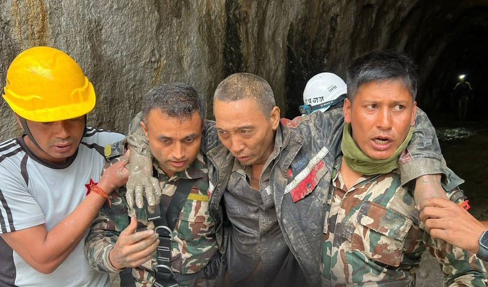 NEPAL’DEKİ SEL FELAKETİNDEN 11 GÜN SONRA KURTULUŞ: 1 KİŞİ DAHA SAĞ ÇIKARILDI