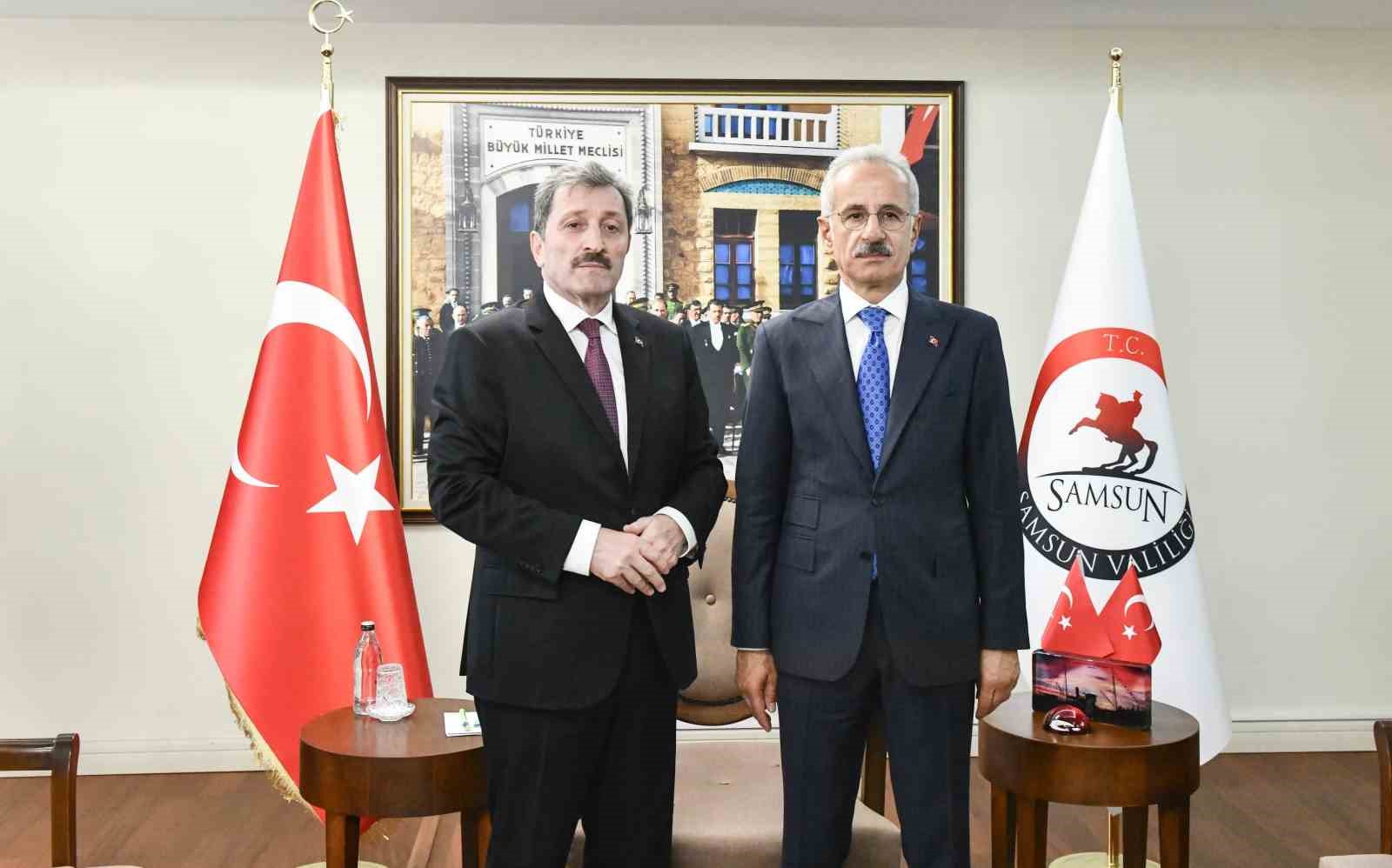 SAMSUN VALİSİ TAVLI: "ULAŞIMIN YÜZYILI’NDA TÜRKİYE HIZLANDI, SAMSUN DA HIZLANIYOR"