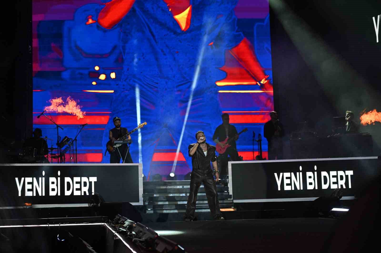 ÇANAKKALE’DE FESTİVAL SAHNESİNDE SEFO RÜZGARI