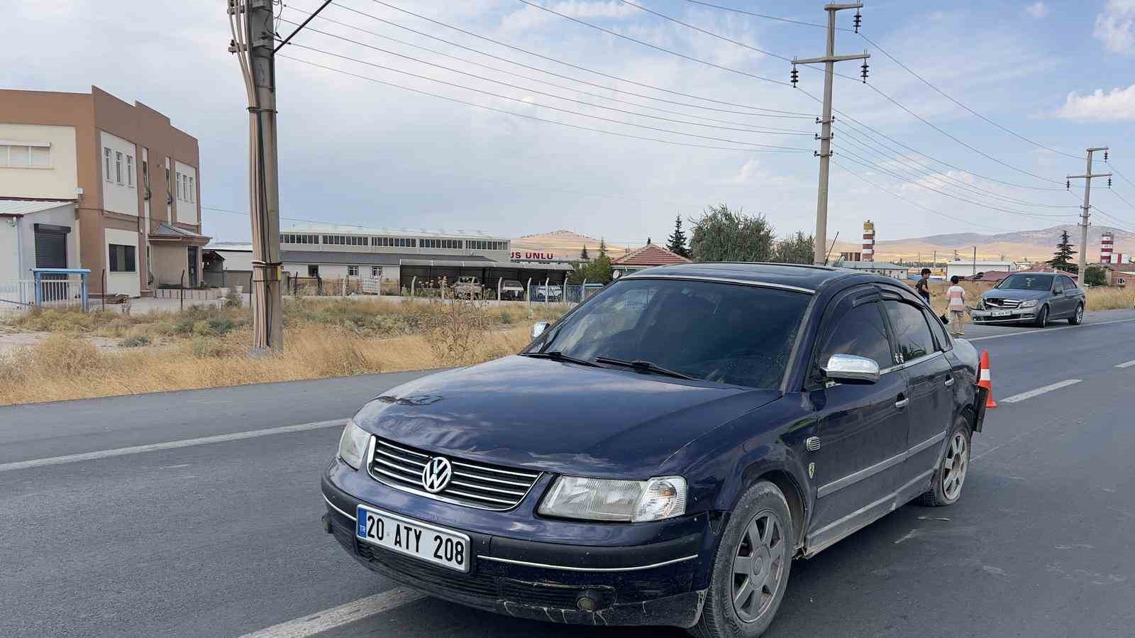 İKİ OTOMOBİL ÇARPIŞTI: 1 YARALI