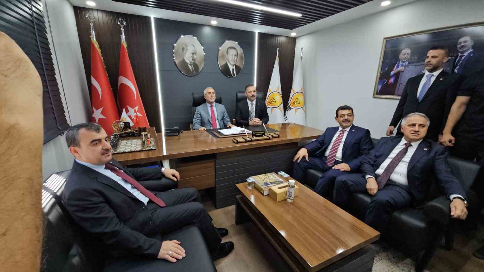 BAKAN IŞIKHAN ZONGULDAK’TA ZİYARETLERDE BULUNDU
