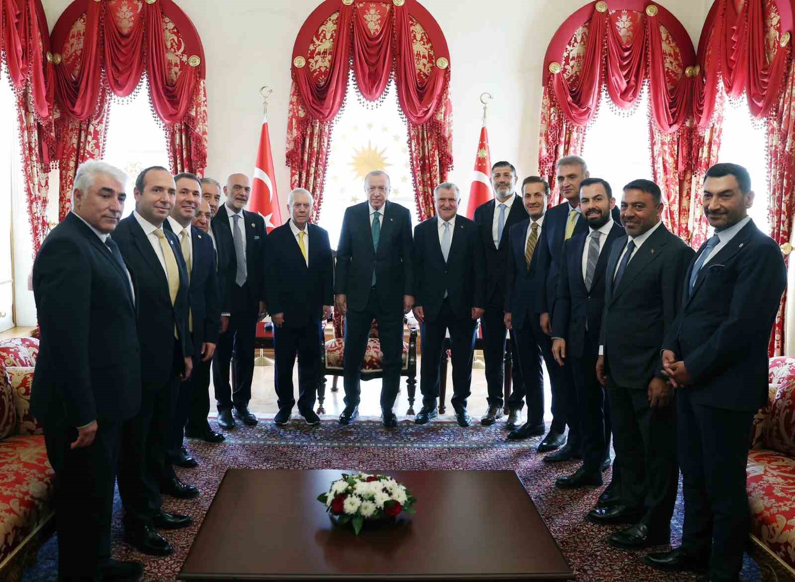 CUMHURBAŞKANI ERDOĞAN, 4 SPOR KULÜBÜ BAŞKANINI KABUL ETTİ