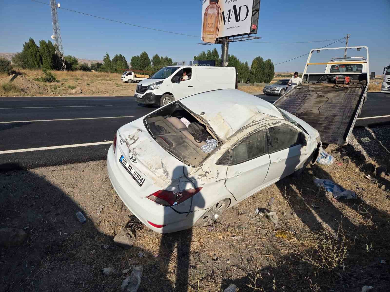 ANKARA’DA OTOMOBİL TAKLA ATTI: 4 YARALI