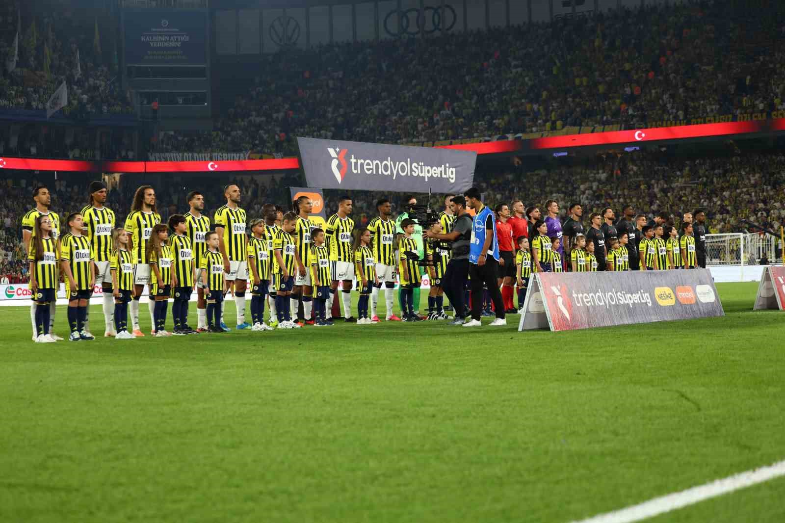 TRENDYOL SÜPER LİG: FENERBAHÇE: 0 - BEŞİKTAŞ: 0 (MAÇ DEVAM EDİYOR)