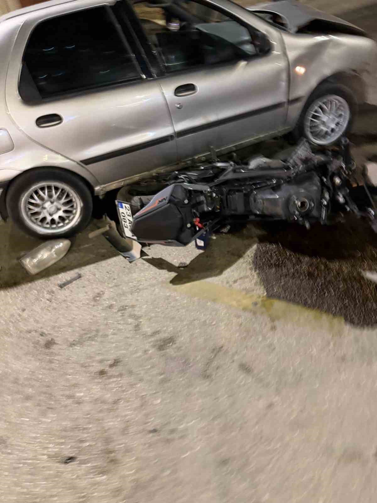 ELAZIĞ’DA OTOMOBİL İLE MOTOSİKLET ÇARPIŞTI: 1 YARALI