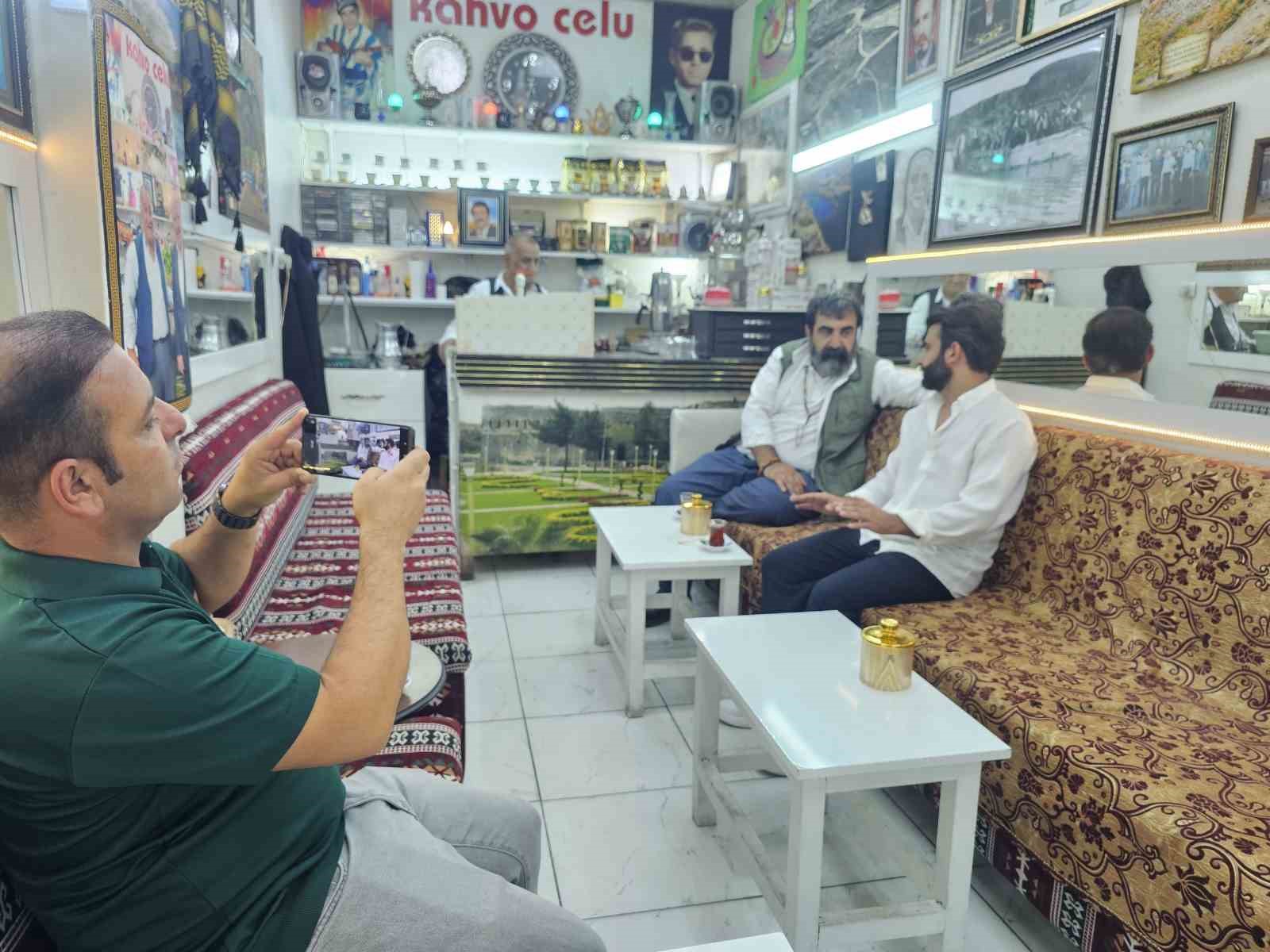 ARA GÜLER’İN SÖZÜ HAYATINI DEĞİŞTİRDİ: SIFIR BÜTÇE VE BİR CEP TELEFONUYLA SİNEMA FİLMLERİ ÇEKMEYE BAŞLADI