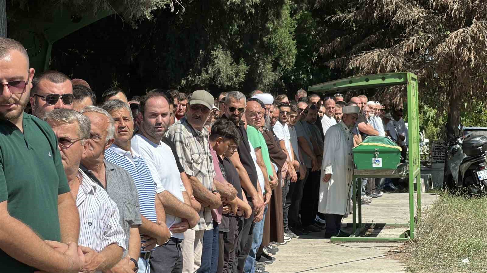 SIĞ SUYA ATLAYARAK HAYATINI KAYBEDEN 3 ÇOCUK BABASI SON YOLCULUĞUNA UĞURLANDI