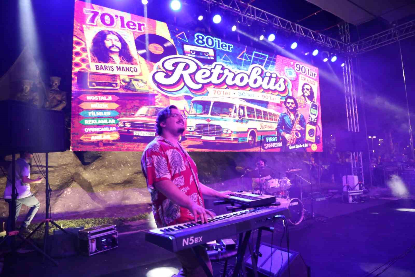 İNEGÖL GASTRONMİ FESTİVALİ’NDE LEZZET ŞÖLENİ RETROBÜS COŞKUSUYLA TAÇLANDI