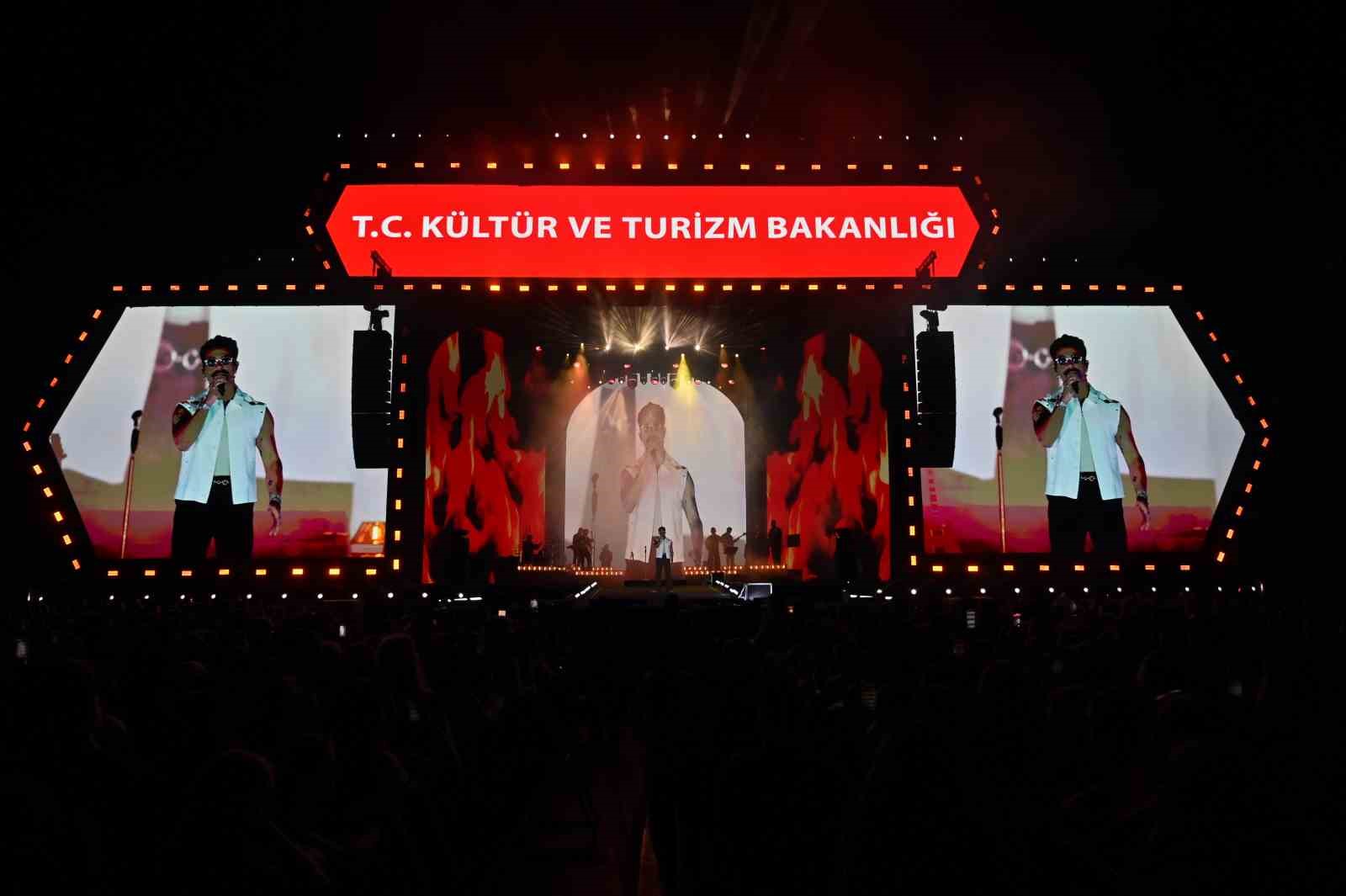 GÖKHAN TÜRKMEN ÇANAKKALE KÜLTÜR YOLU FESTİVALİ’NE DAMGA VURDU