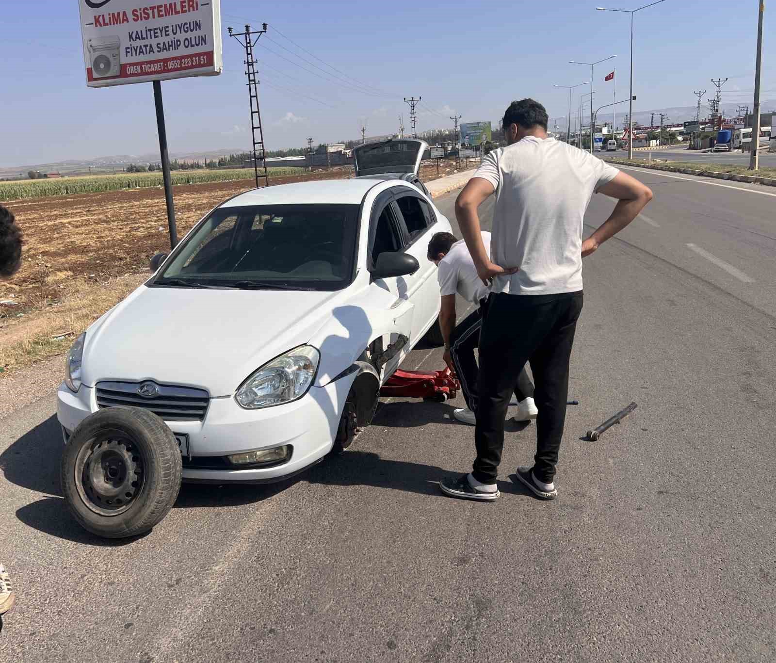 ZORLU GEÇEN KPSS’NİN ARDINDAN KULLANDIĞI OTOMOBİLİN TEKERİ YERİNDEN FIRLADI