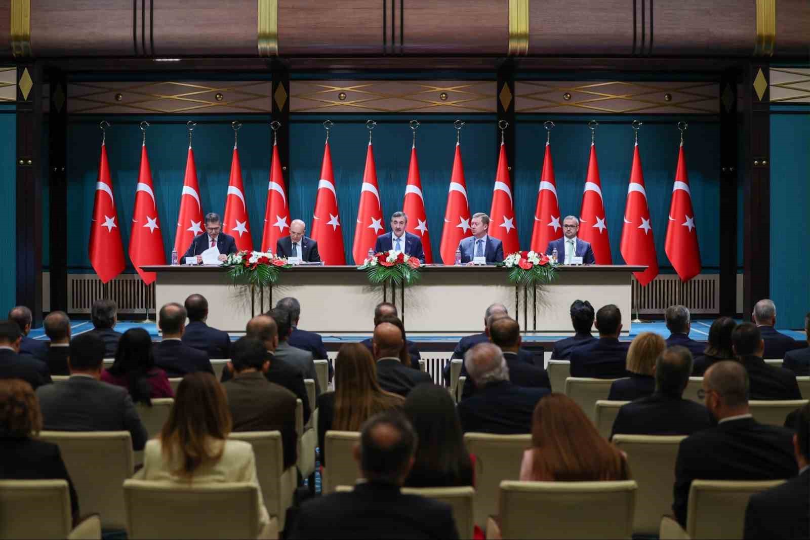 BAKAN ŞİMŞEK: "KAMUDA TASARRUFUN BÜTÇE İÇİNDEKİ PAYI 6 BAKANLIĞIN BÜTÇESİNDEN DAHA BÜYÜK"