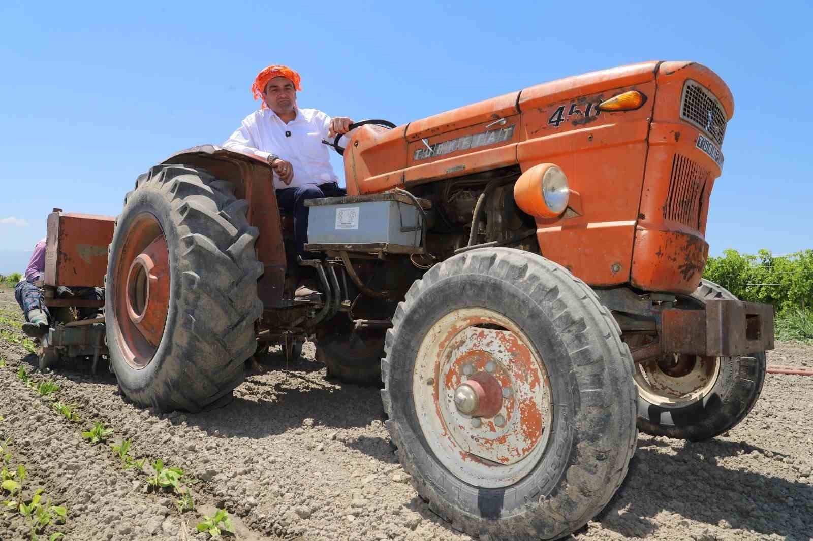 ÜZÜM HASADINDA ELİNE MAKİNEYE KAPTIRAN SARUHANLI BELEDİYE BAŞKANI YARALANDI