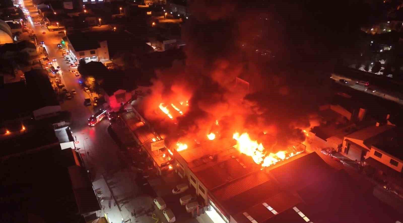 ESKİŞEHİR’DE SANAYİ SİTESİNDEKİ DÜKKANDA KORKUTAN YANGIN