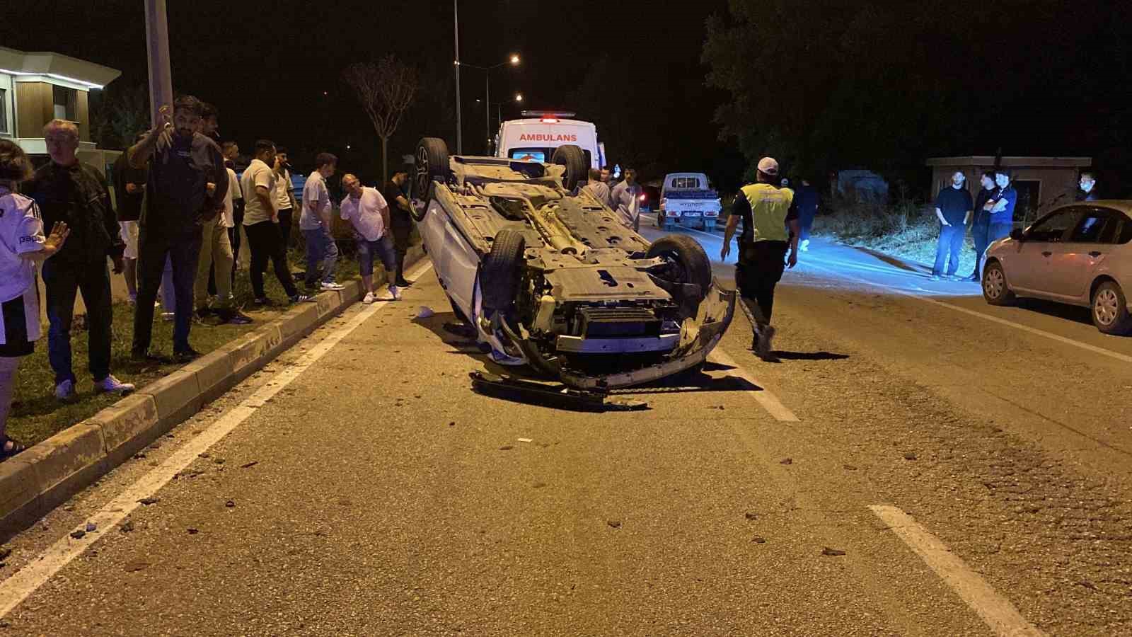 KAMYONETLE ÇARPIŞAN OTOMOBİL TAKLA ATTI: 2 YARALI