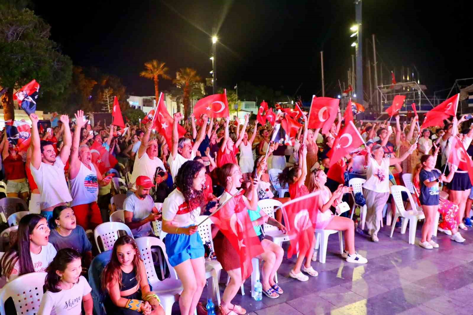 A MİLLİ KADIN VOLEYBOL TAKIMI’NIN ŞAMPİYONLUĞU BODRUM’DA COŞKUYLA KUTLANDI