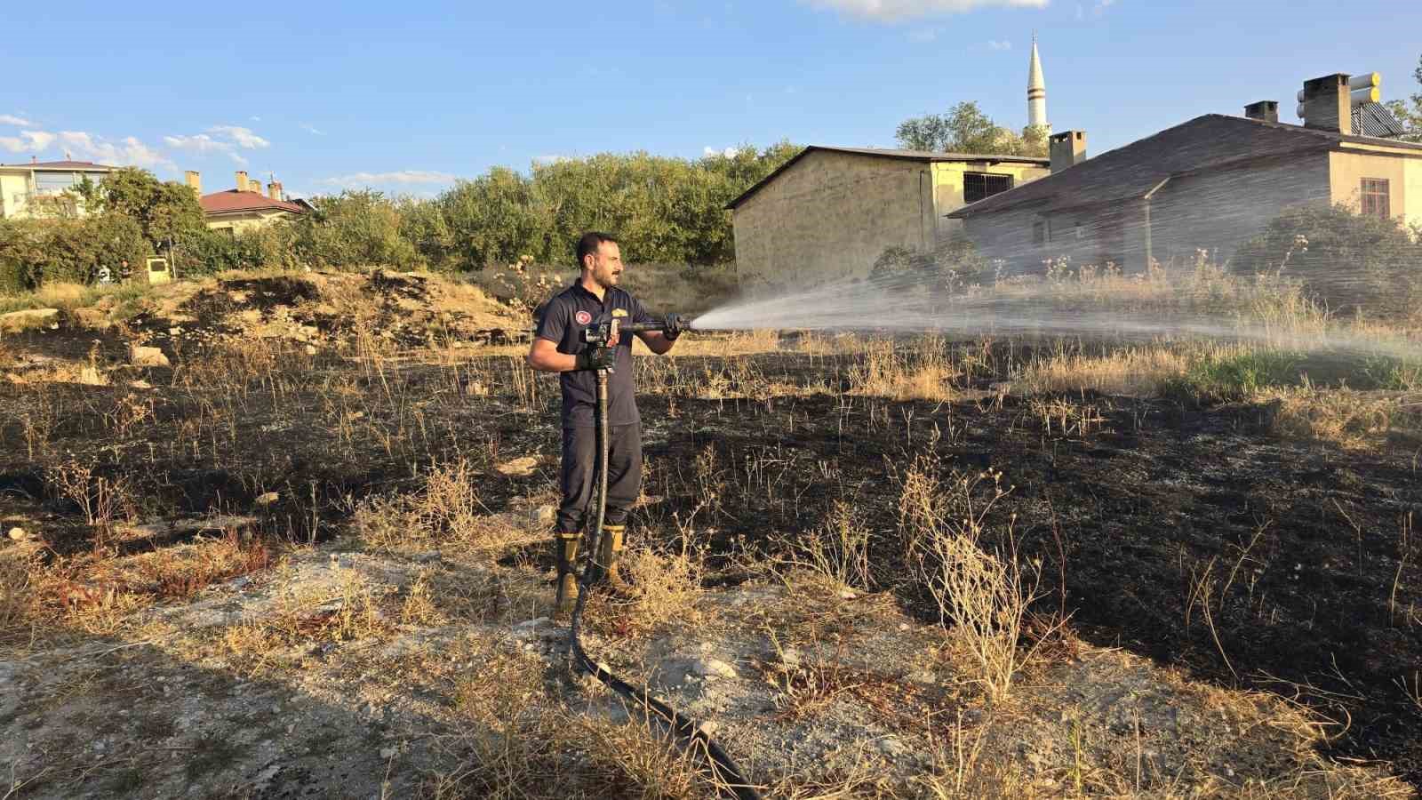VAN’DA ÖRTÜ ÜSTÜ YANGINI