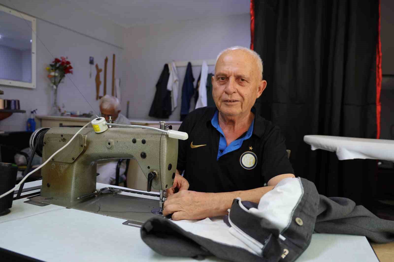 EMEKLİLİĞE ALIŞMAYINCA 70 YAŞINDAN SONRA DÜKKAN AÇIP ESKİ MESLEĞİNE GERİ DÖNDÜ