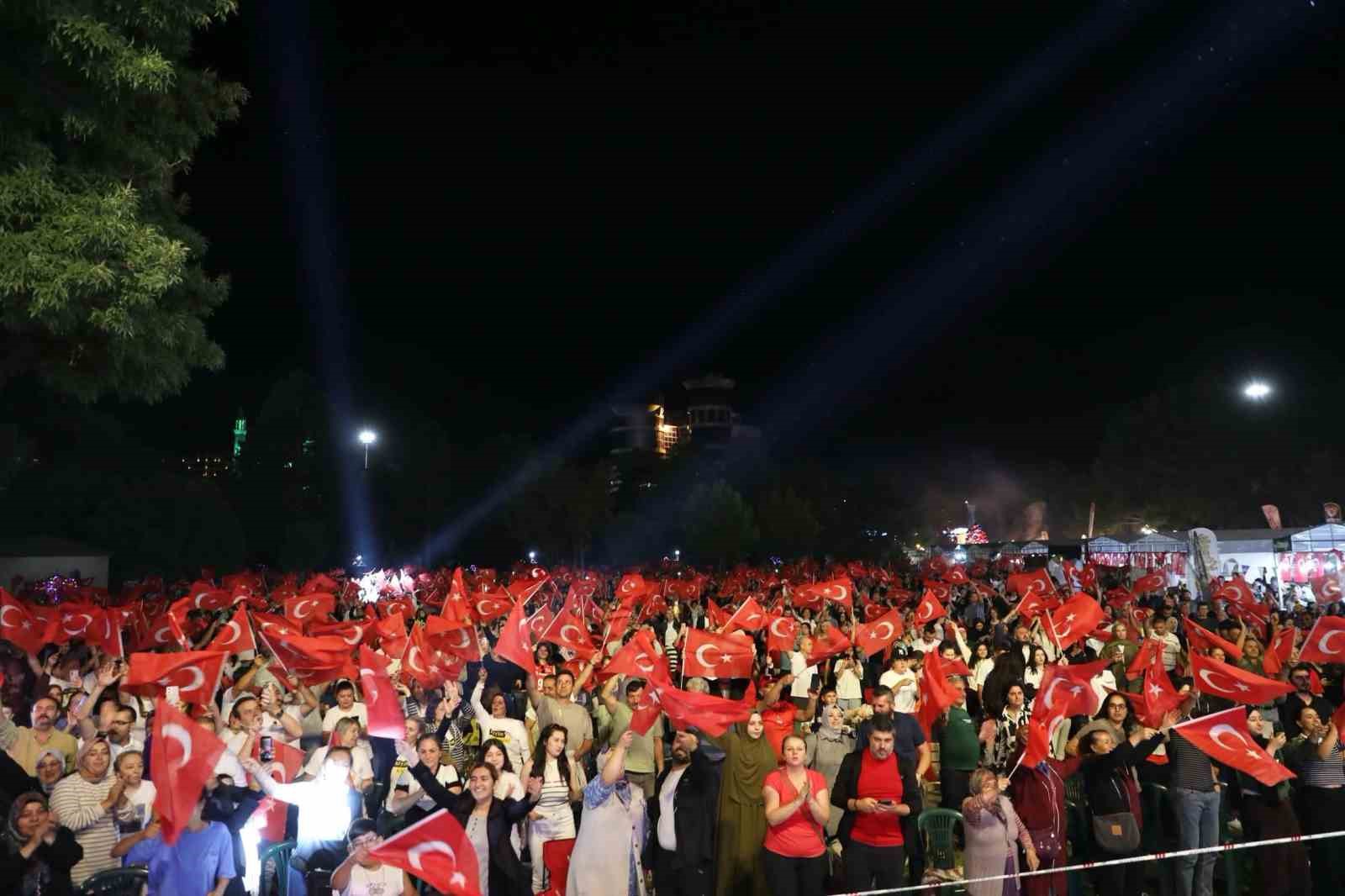 BAŞKAN ÇOLAKBAYRAKDAR: "38 GÜNLÜK ORGANİZASYONU BELEDİYE BÜTÇESİNDEN TEK KURUŞ HARCAMADAN GERÇEKLEŞTİRDİK"