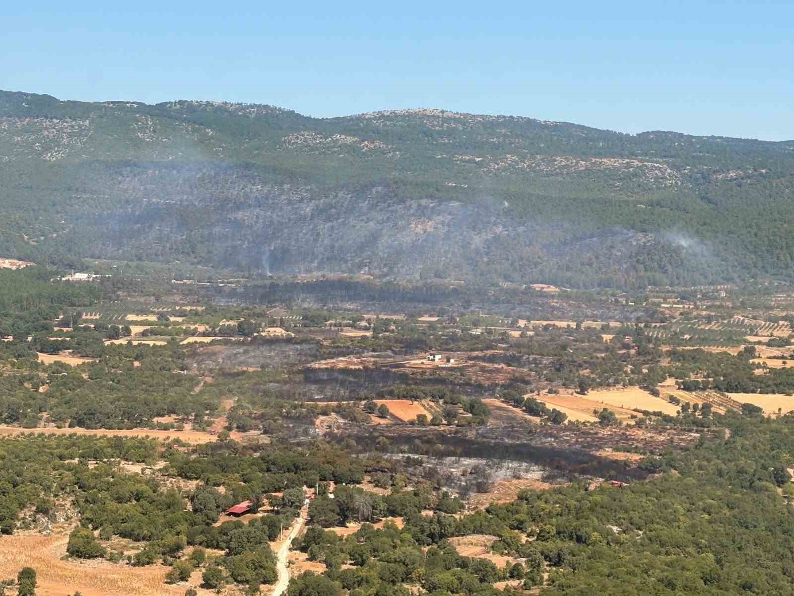MUĞLA’DAKİ YANGINA 90 SANİYEDE 15 TON SU BIRAKTILAR