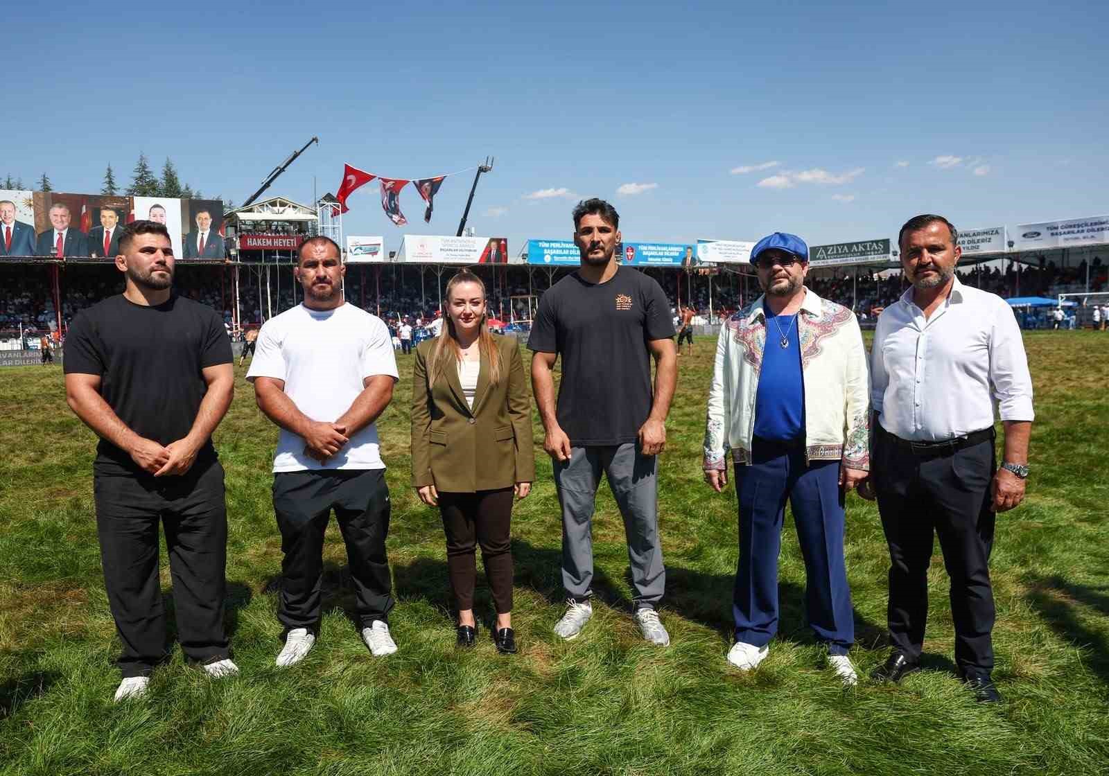 TÜRK’ÜN İLK ER MEYDANI ELMALI’DA DOSTLUK KAZANDI