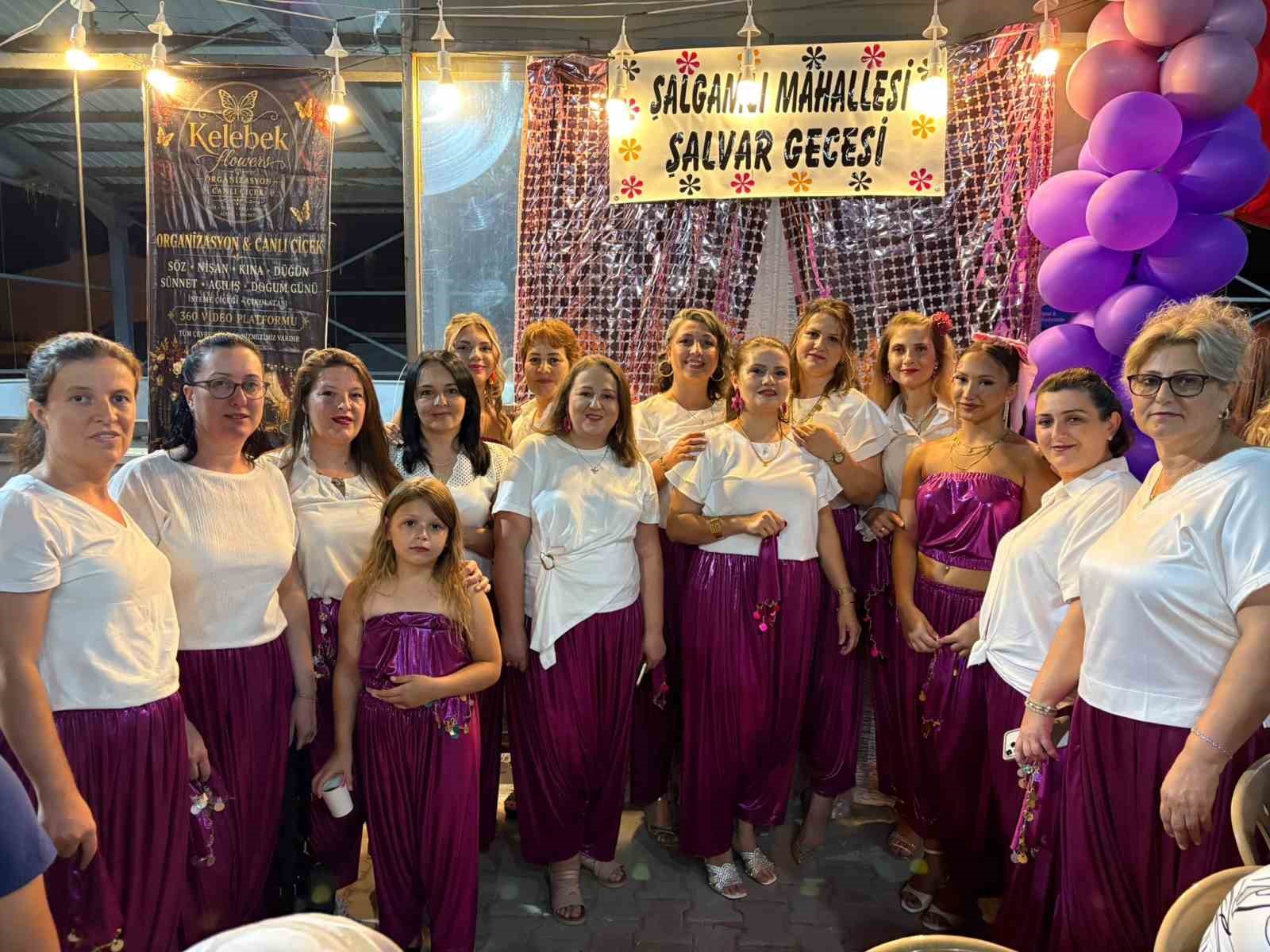 HAYRABOLU’DA KADINLAR ŞALVARLARIYLA KÜLTÜRLERİNİ YAŞATTI