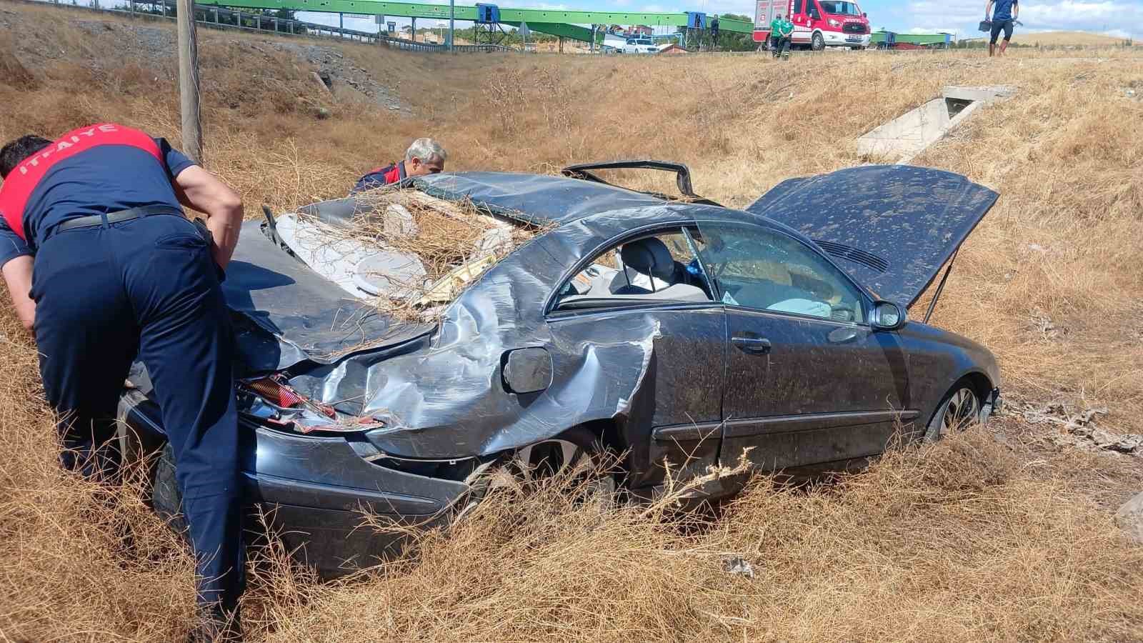 ŞARAMPOLE UÇAN OTOMOBİLİN SÜRÜCÜSÜ YARALANDI