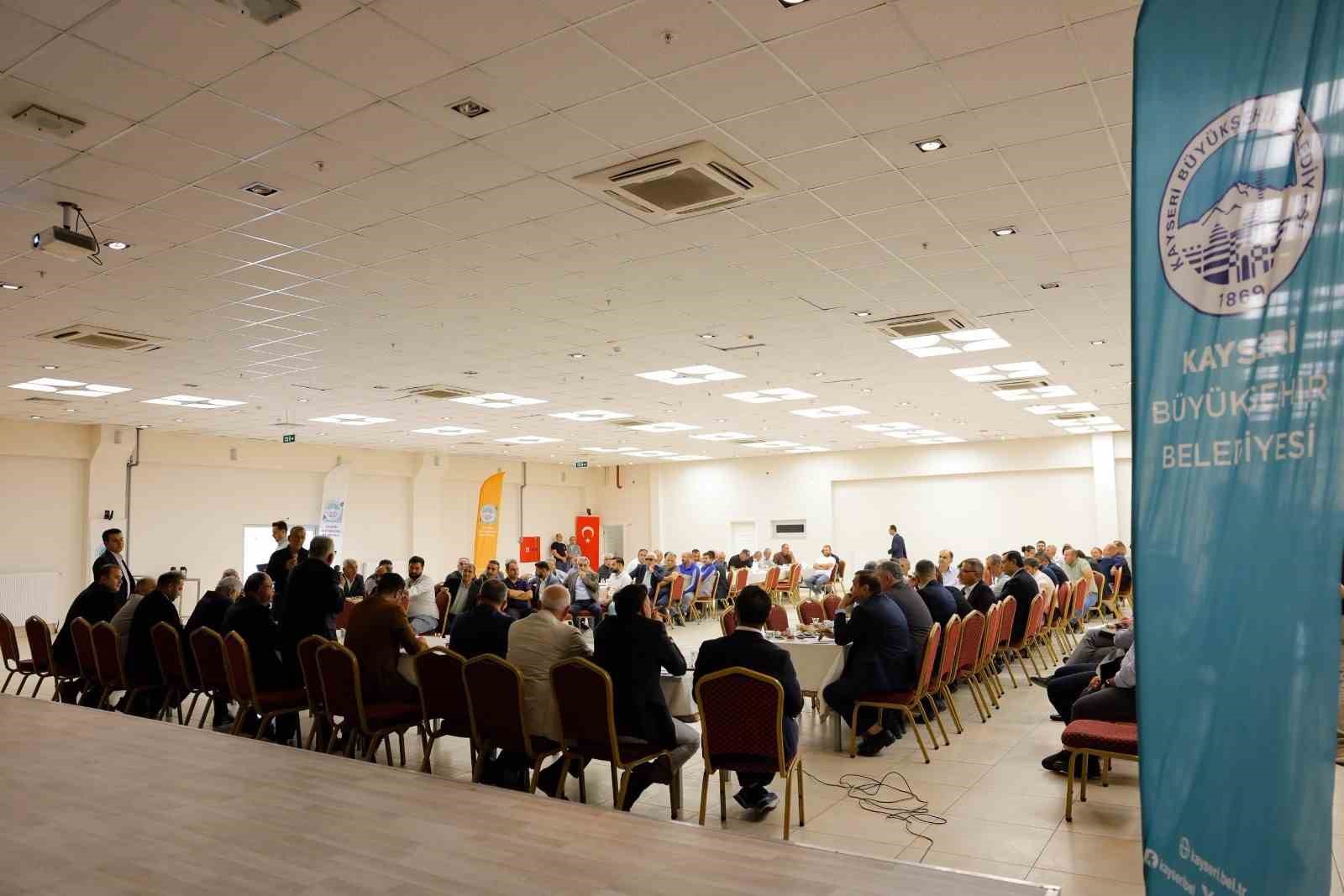 BAŞKAN BÜYÜKKILIÇ, TOMARZA’DA MUHTARLARLA İSTİŞARE ETTİ