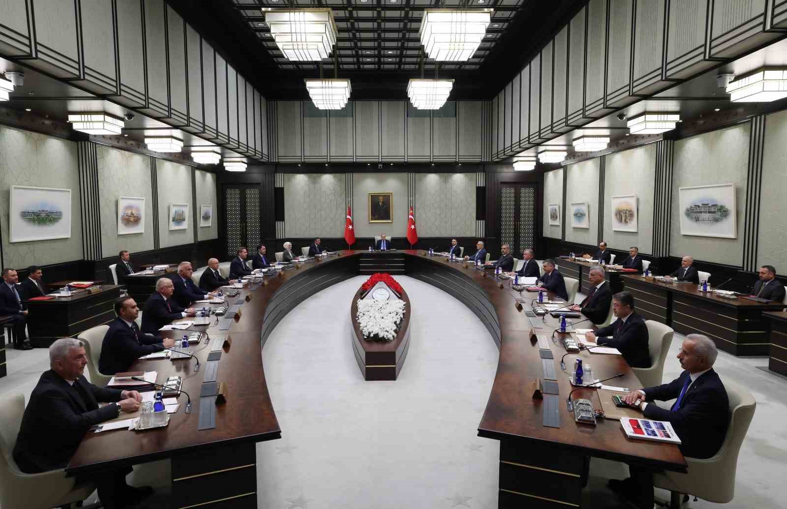 KABİNE TOPLANTISI CUMHURBAŞKANI ERDOĞAN’IN BAŞKANLIĞINDA BAŞLADI.