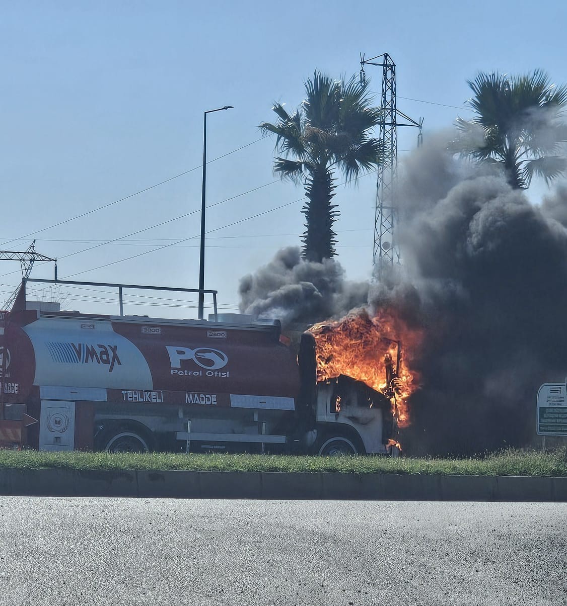 KAHRAMANMARAŞ’TA YAKIT TANKERİNDE ÇIKAN YANGIN KORKUTTU