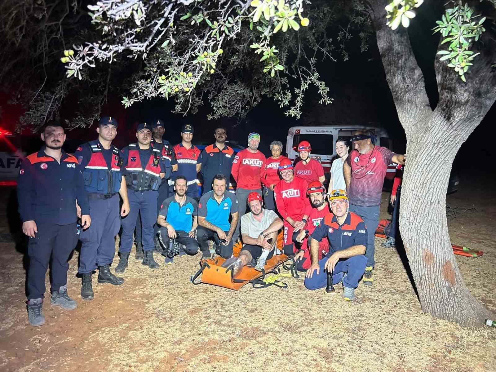 LİKYA YOLUNDA MAHSUR KALAN TURİST EKİPLERCE KURTARILDI