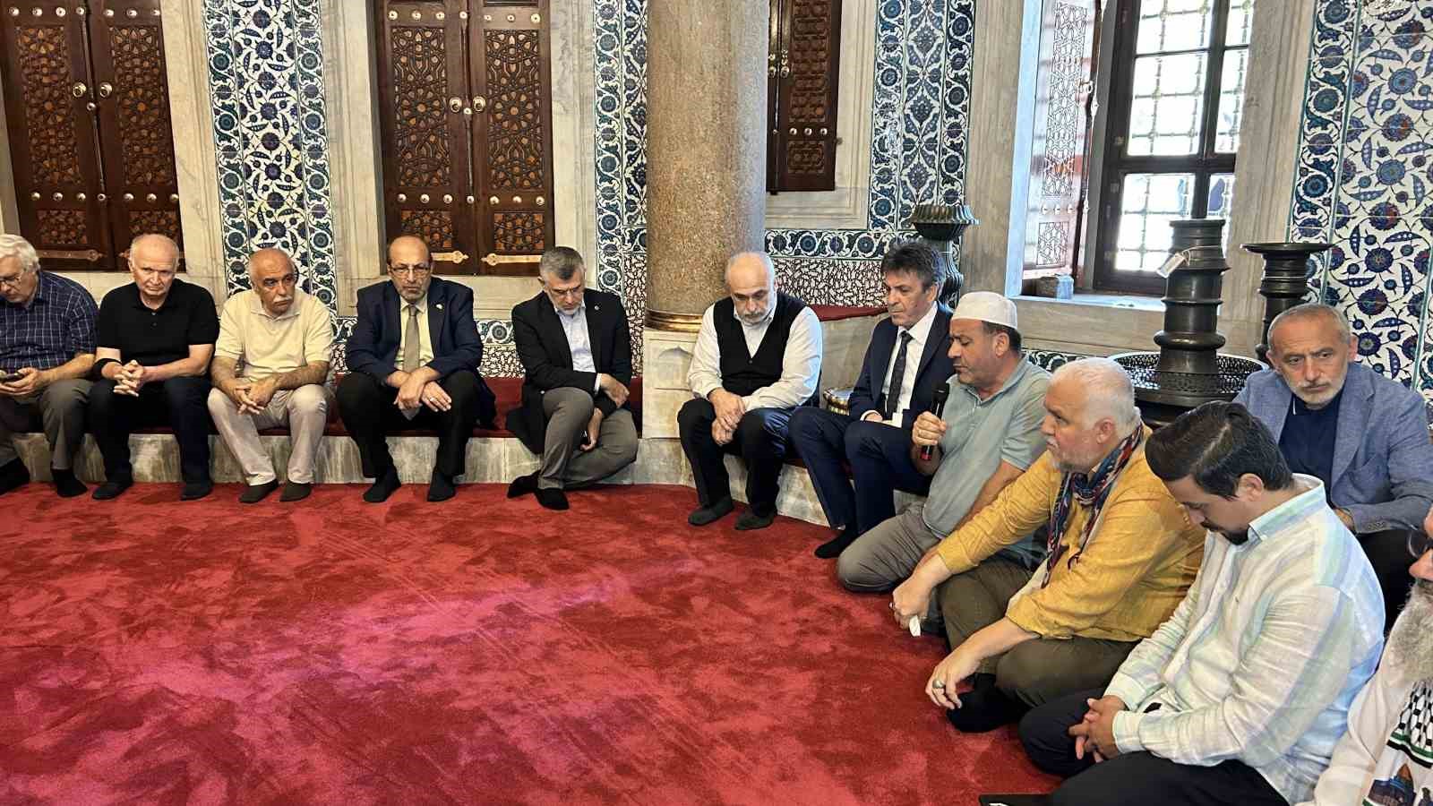 KANUNU SULTAN SÜLEYMAN VEFATININ 460’INCI YILINDA KABRİ BAŞINDA DUALARLA ANILDI