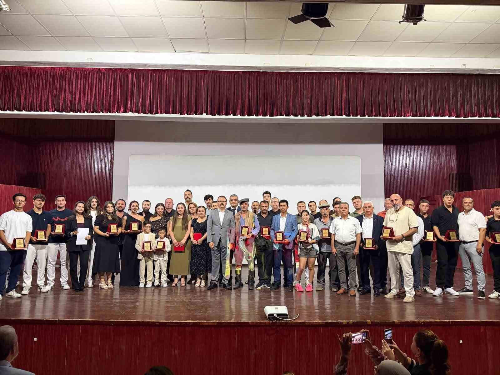 "ATÇA ÇOMAKLI OVASI KATLİAMI" KISA FİLMİNİN İLK GALASI YOĞUN KATILIMLA GERÇEKLEŞTİRİLDİ