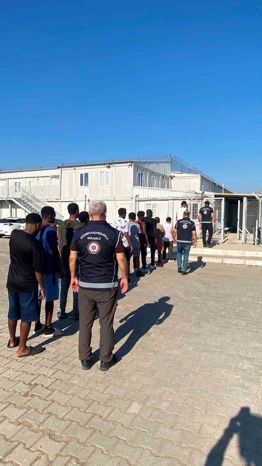 AYDIN’DA 19 DÜZENSİZ GÖÇMEN YAKALANDI