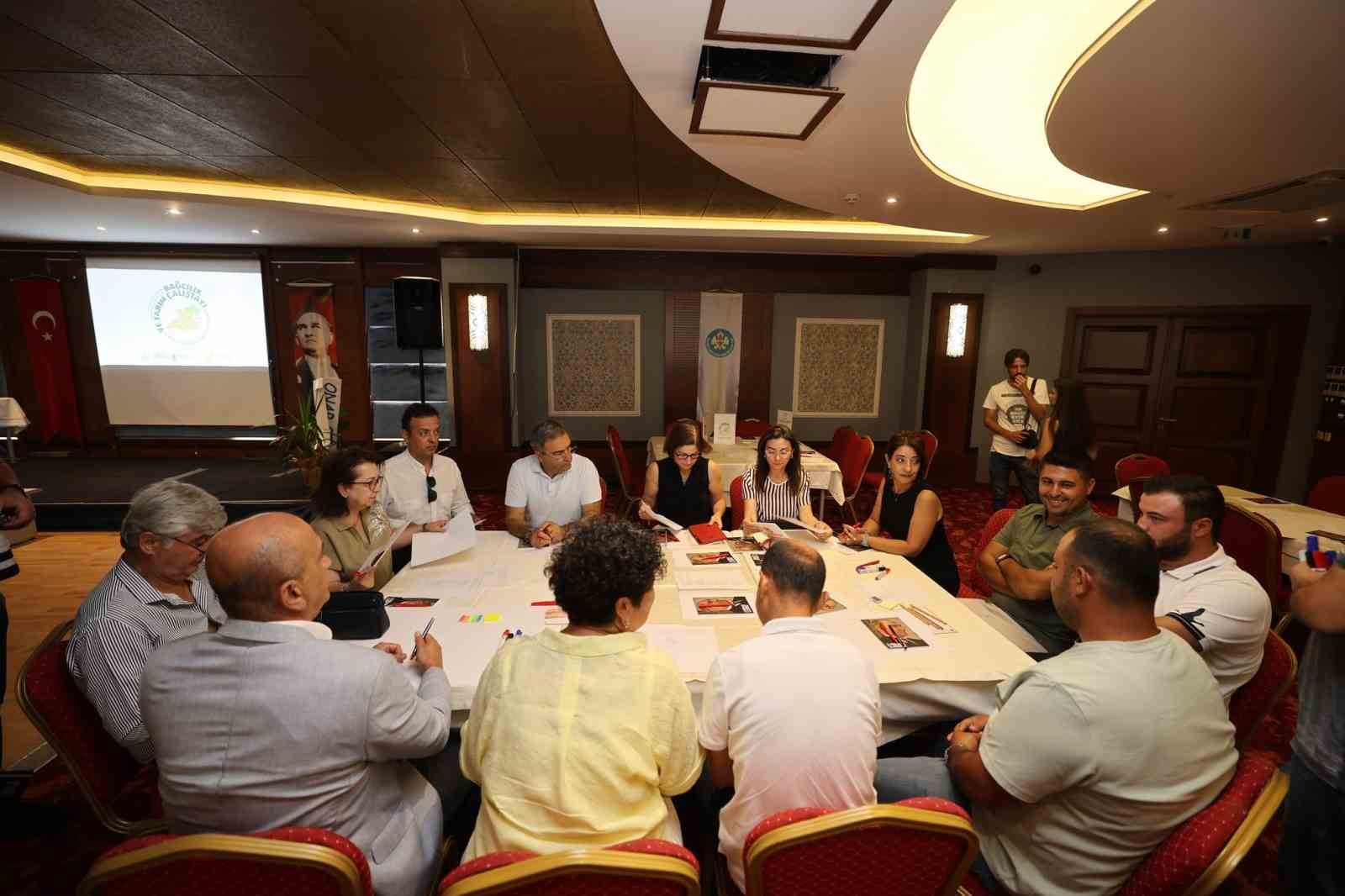 ŞEHZADELER’DE BAĞCILIK VE TARIM ÇALIŞTAYI DÜZENLENDİ