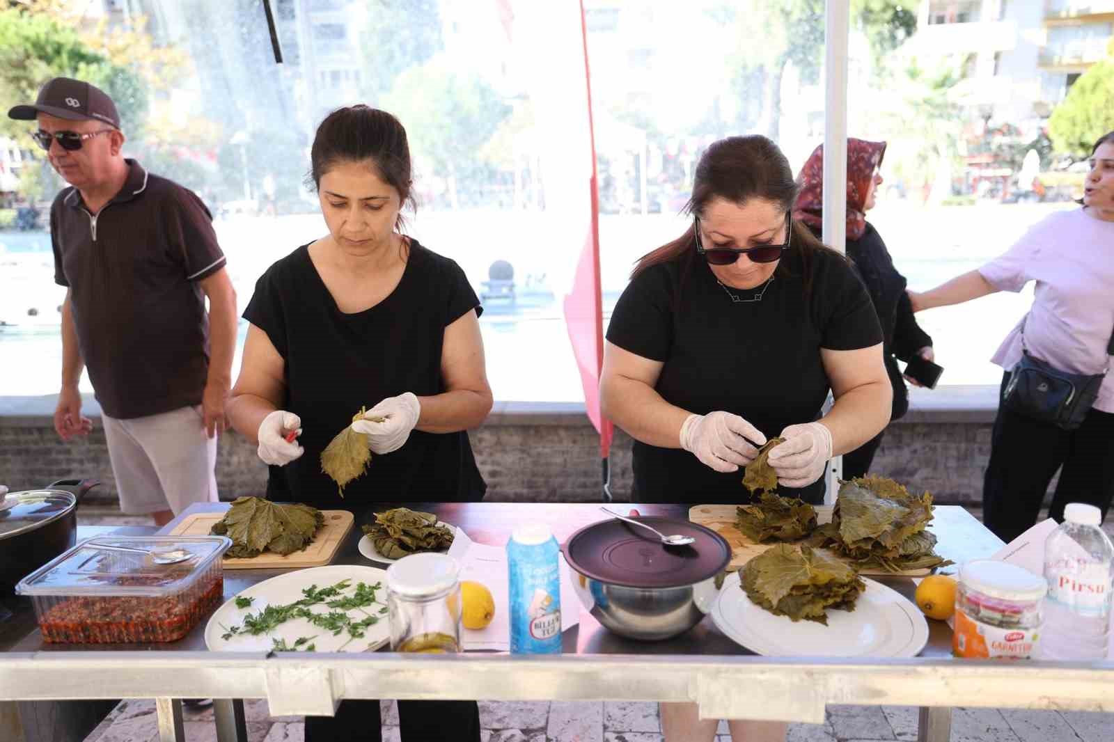 GASTRONOMİ ÇARŞISI’NDA ’EN GÜZEL SARMA’ YARIŞMASI