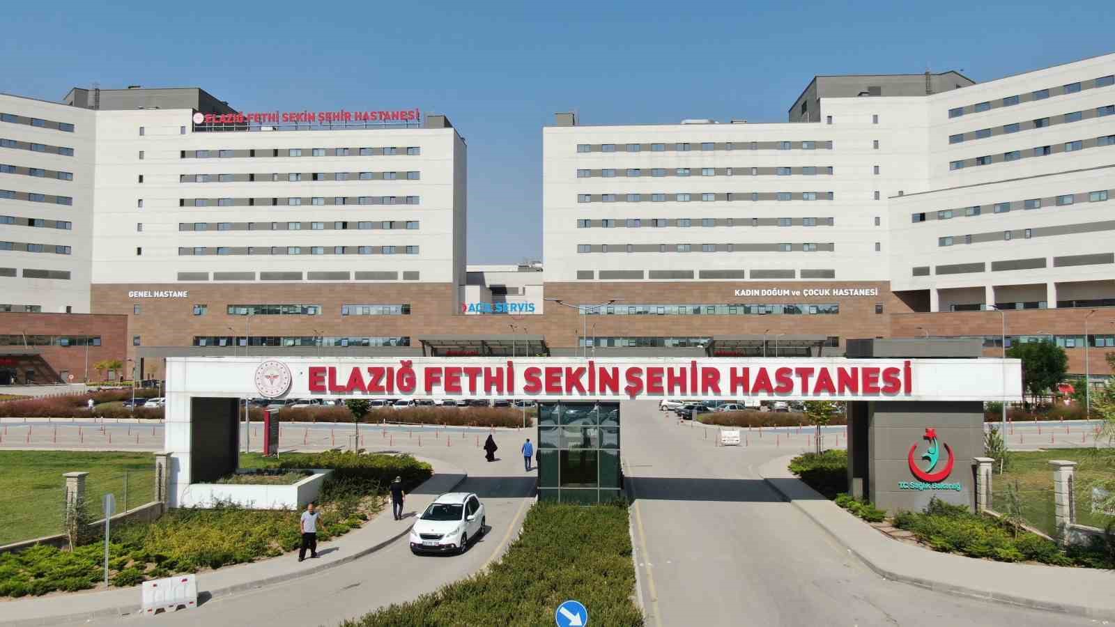 YOL KENARINDA AĞIR YARALI HALDE BULUNAN POLİS MEMURU HAYATINI KAYBETTİ