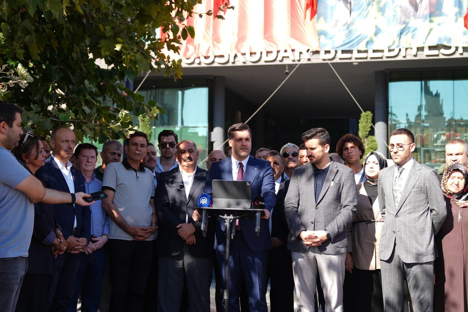 AK PARTİ’DEN ÜSKÜDAR BELEDİYESİ’NE "HİZMETSİZLİK" PROTESTOSU