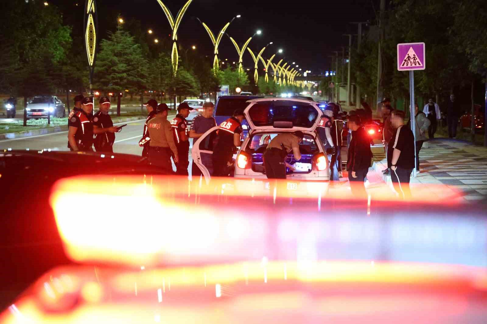 AKSARAY’DA ARAÇ VE ŞAHISLAR DİDİK DİDİK ARANIYOR