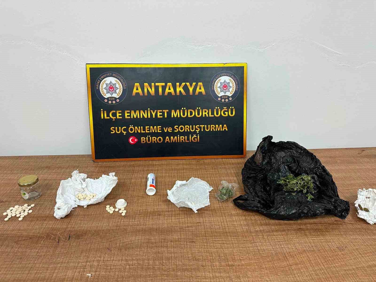 ANTAKYA’DA 3 ŞÜPHELİ UYUŞTURUCUYLA YAKALANDI