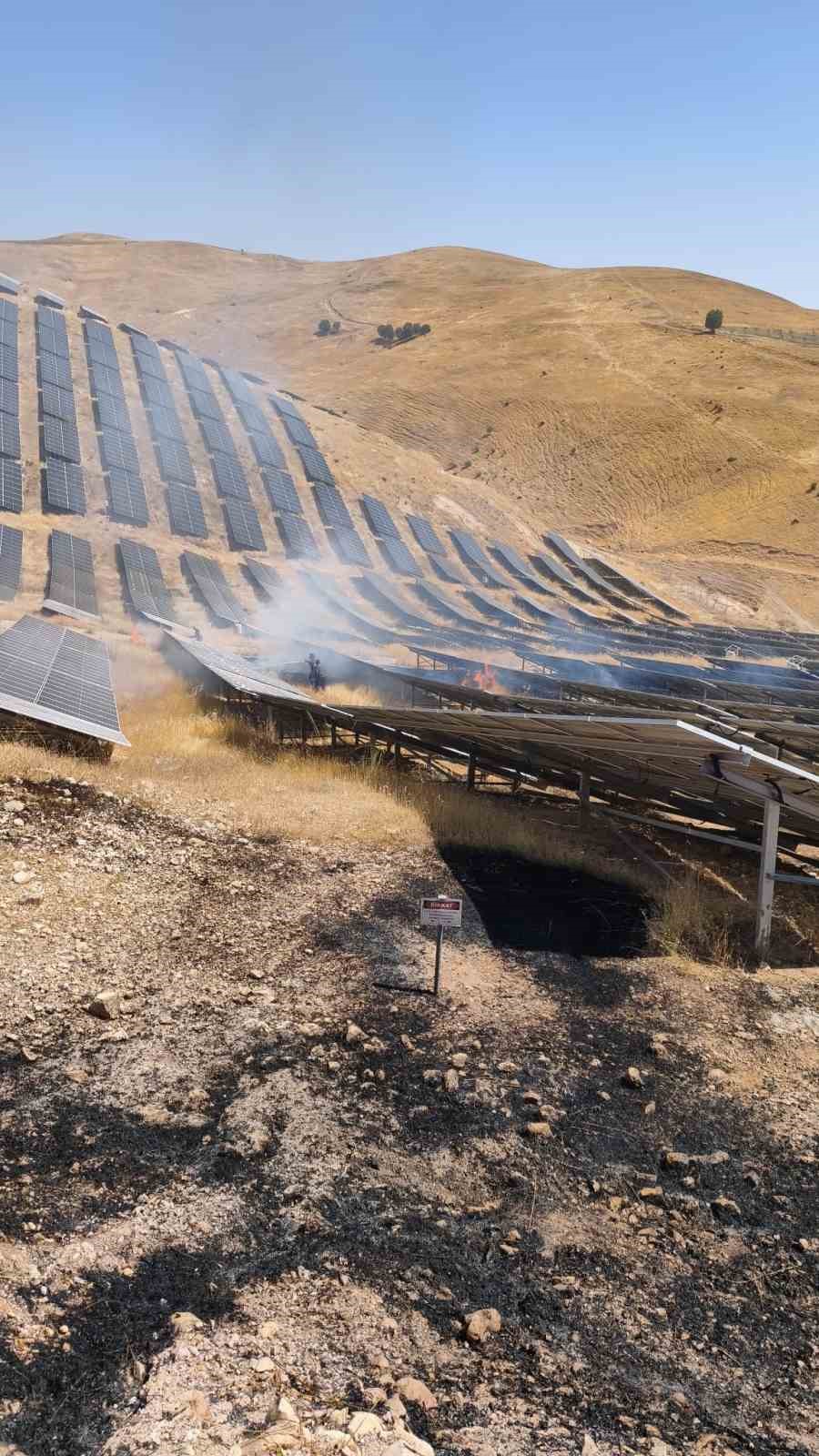 KURTALAN’DA GÜNEŞ ENERJİSİ PANELLERİNDE YANGIN