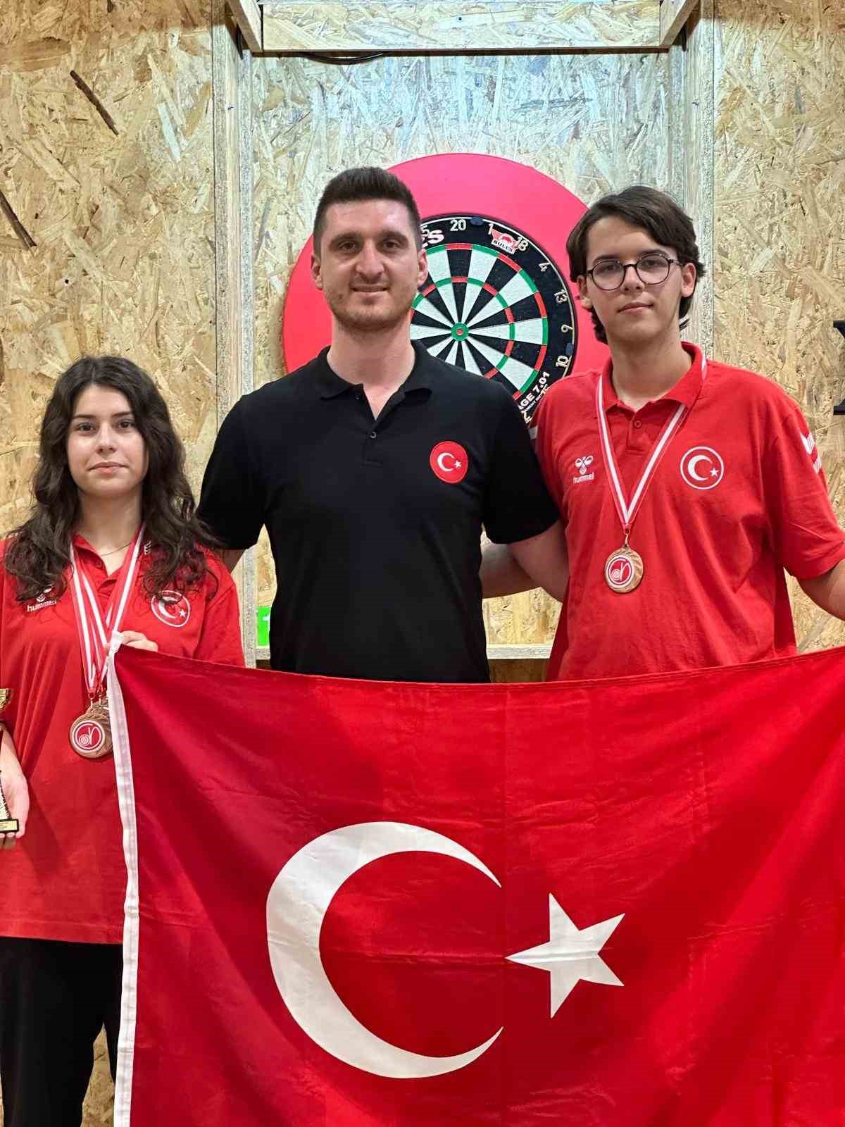 YILDIRIMLI DARTÇILARDAN MİLLİ GURUR