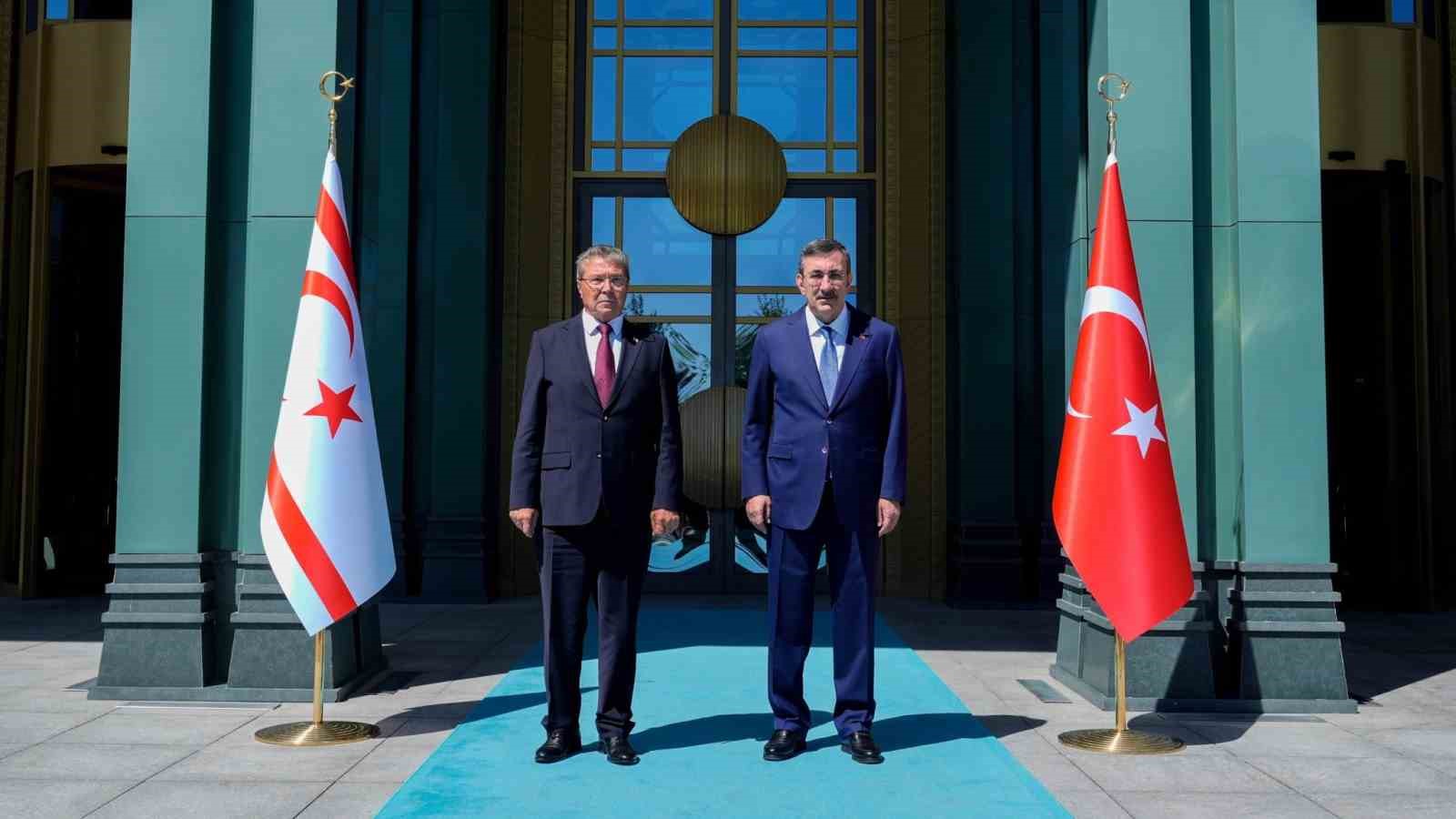 CUMHURBAŞKANI YARDIMCISI YILMAZ, KKTC BAŞBAKANI ÜSTEL İLE GÖRÜŞTÜ