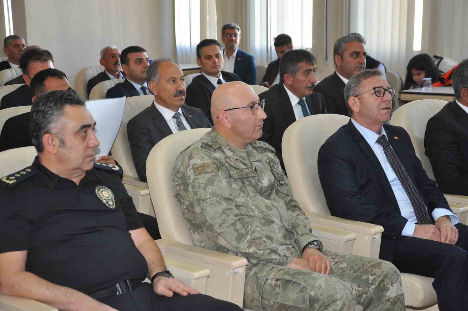 KARS’TA İRAP TOPLANTISI GERÇEKLEŞTİRİLDİ: AFET RİSKLERİNE KARŞI HAZIRLIK MASAYA YATIRILDI