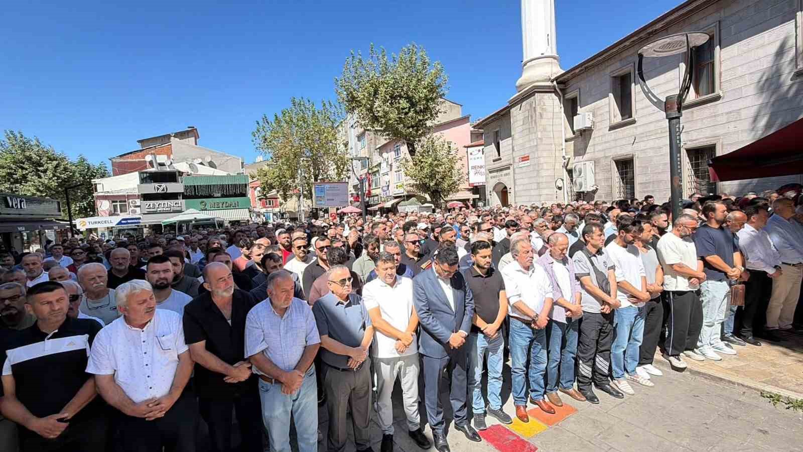 ALAPLI’NIN YARDIM GÖNÜLLÜSÜ TUNCAY ÇİL SON YOLCULUĞUNA UĞURLANDI