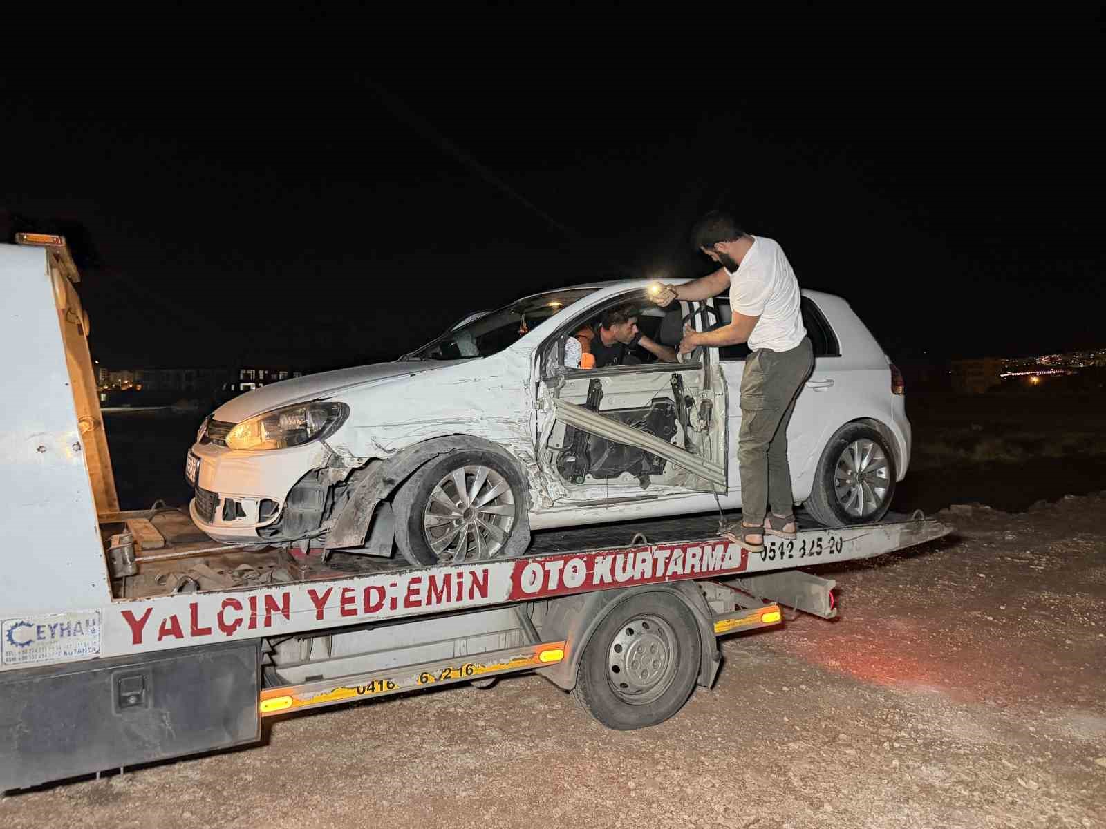 KAZA SONRASI ARACI BIRAKIP KAÇTILAR
