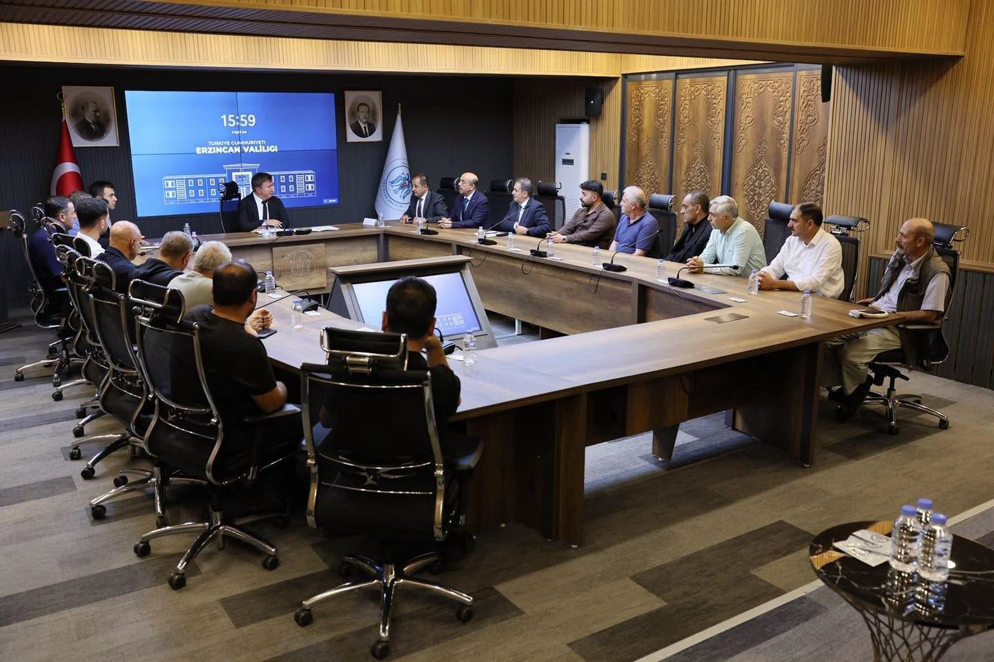 ERZİNCAN’DA TULUM PEYNİRİ ÜRETİCİLERİYLE SEKTÖR TOPLANTISI YAPILDI