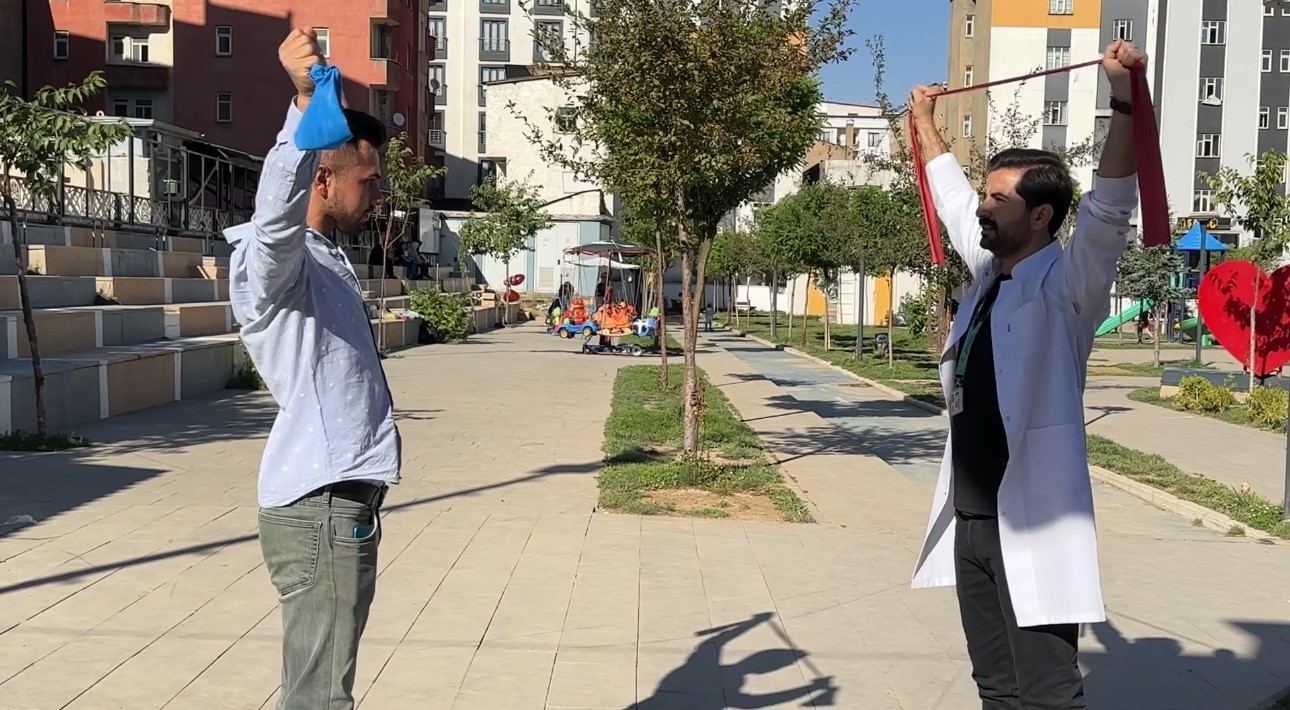 YÜKSEKOVA’DA PARKLAR SAĞLIK SAHNESİNE DÖNÜŞTÜ