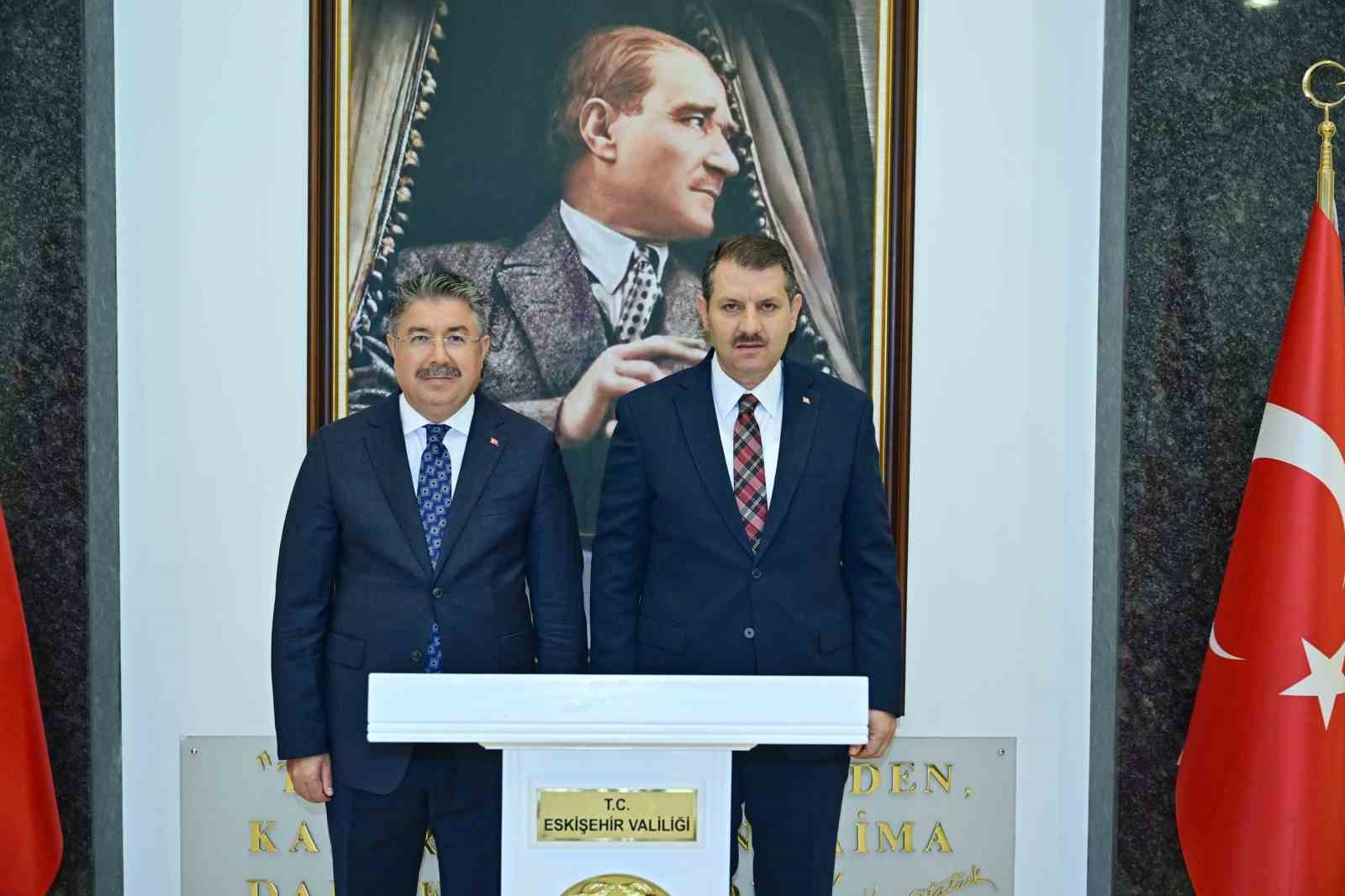 MİLLÎ SAVUNMA BAKAN YARDIMCISI AYHAN, VALİ YILMAZ’I ZİYARET ETTİ