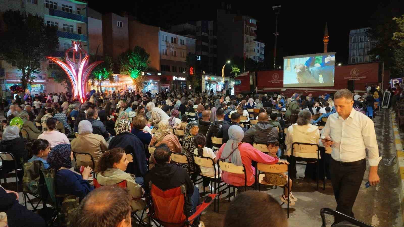 BAKAN ERSOY DUYURDU: "GEZEN SİNEMA TÜRKİYE’NİN 81 İLİNİN TAMAMINA ULAŞTI"