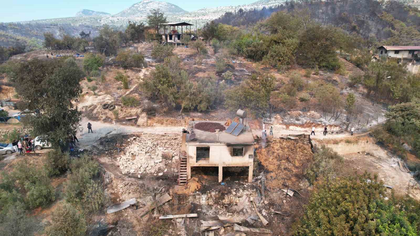 ORMAN YANGININDA ACI BİLANÇO: 19 HANE YANDI